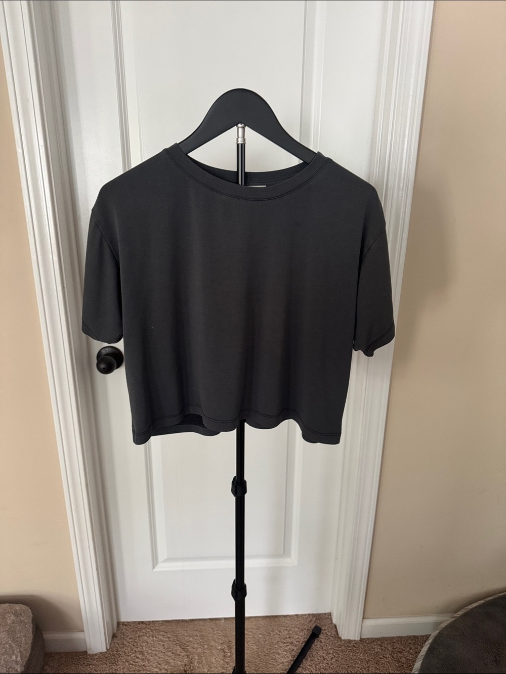 Earthbound Trading Co. charcoal crop t-shirt size Small